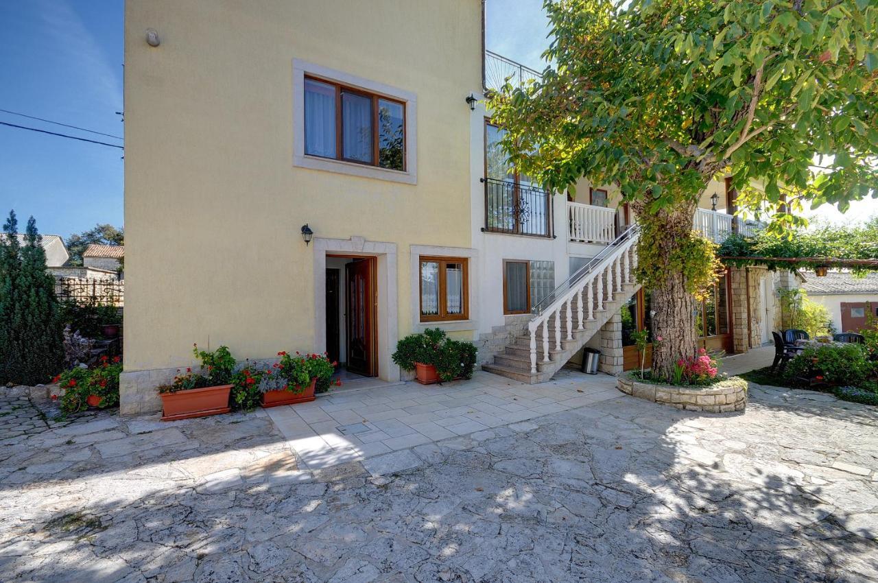 Apartments Faris Kanfanar Extérieur photo